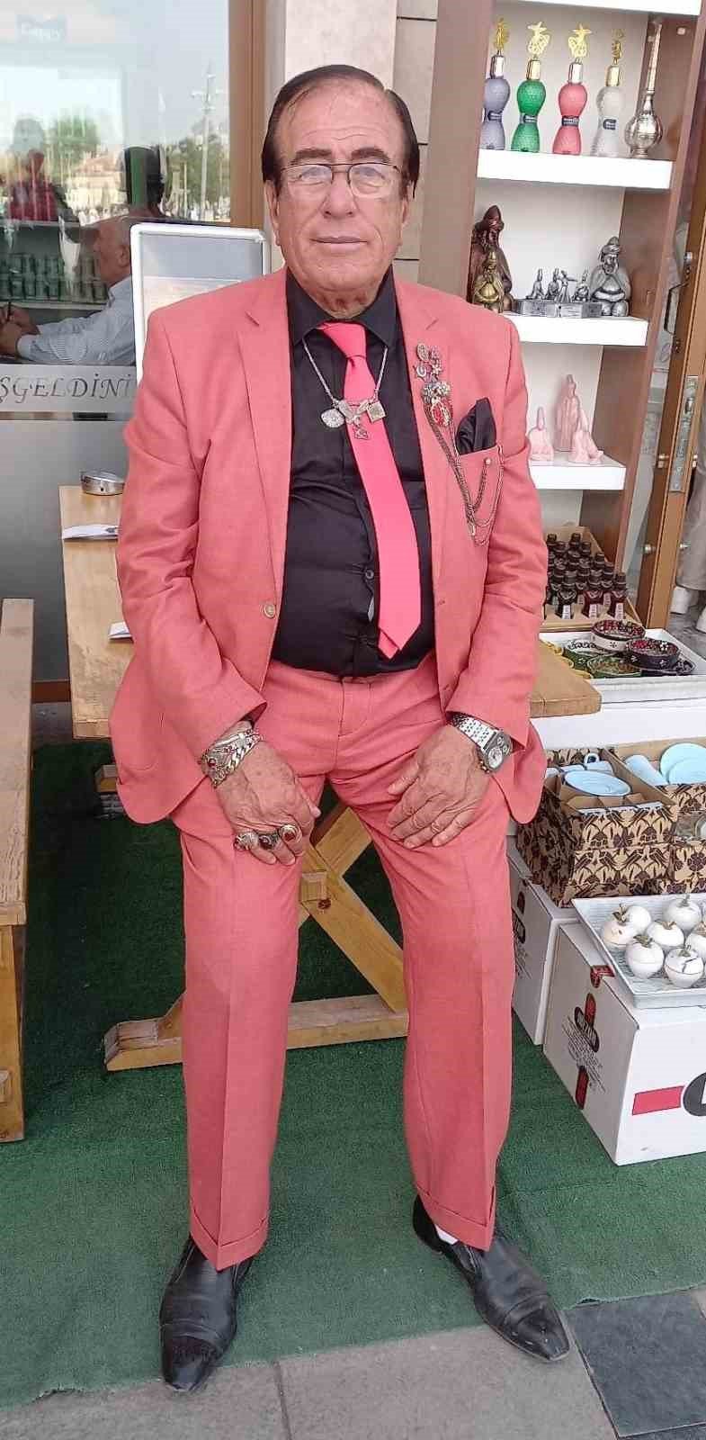 Yaşına rağmen her gün Konya’nın en şık giyineni!