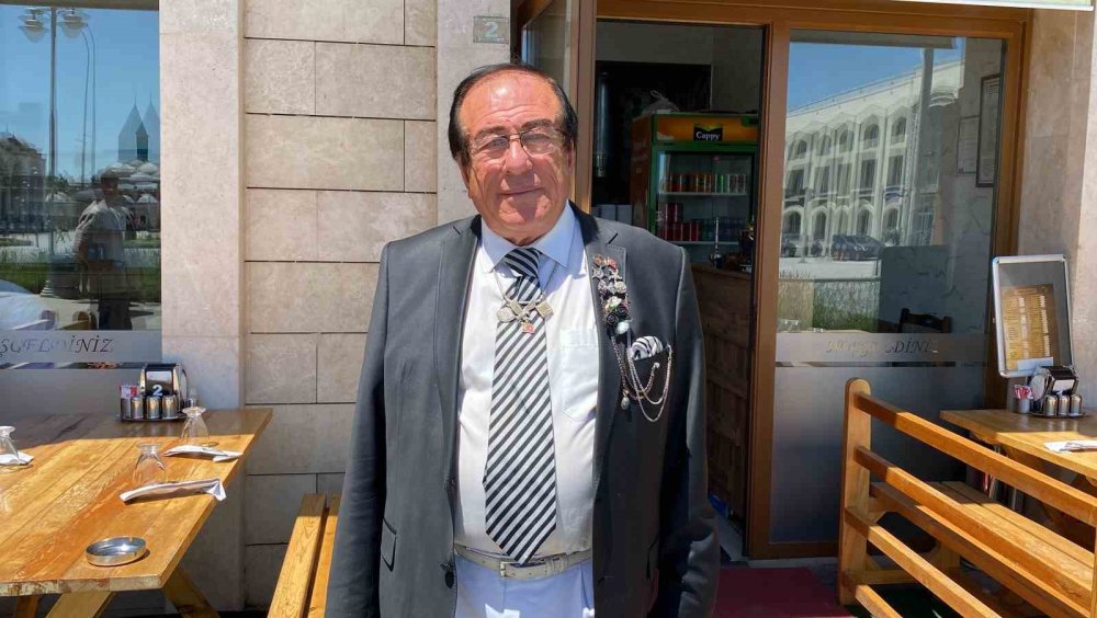 Yaşına rağmen her gün Konya’nın en şık giyineni!