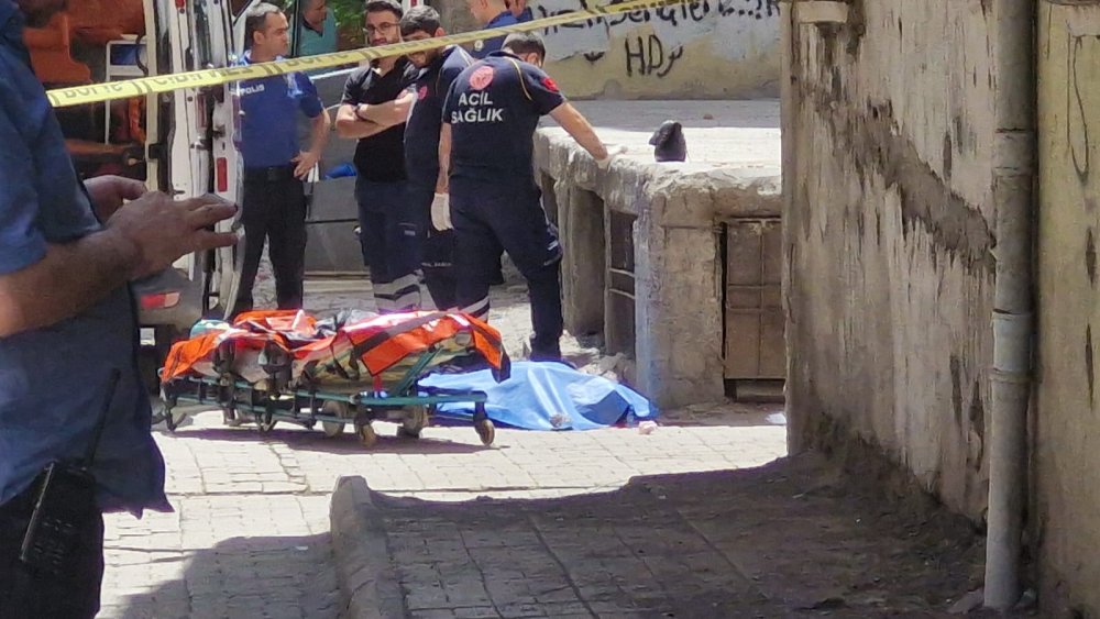 Diyarbakır'da akıl almaz olay! Yürürken öldürüldü