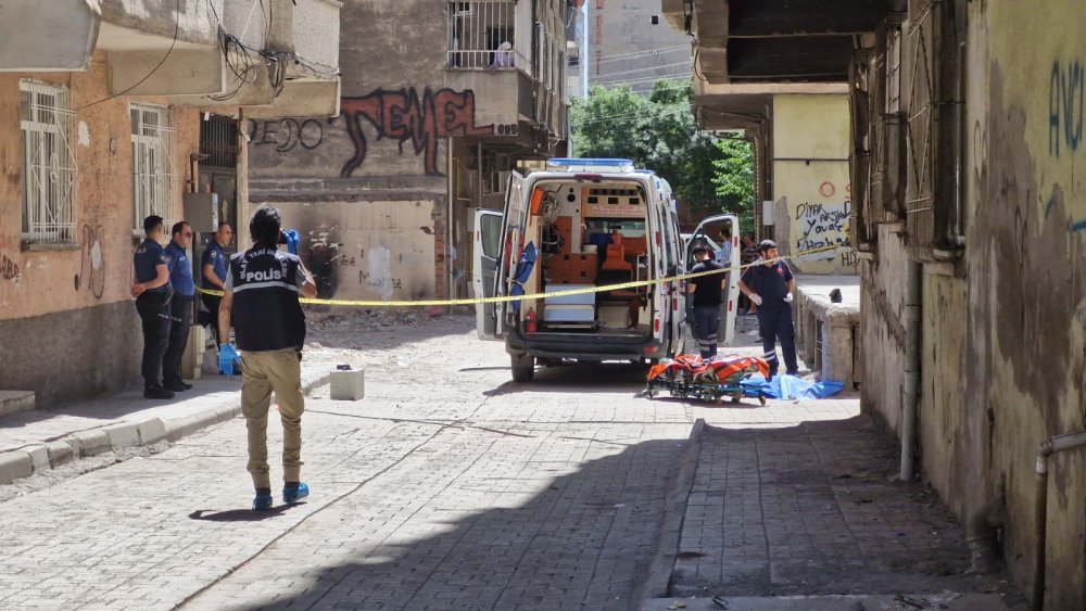 Diyarbakır'da akıl almaz olay! Yürürken öldürüldü