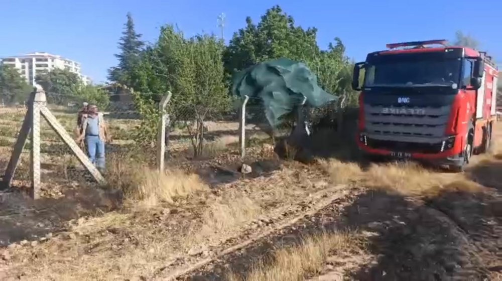 Elazığ’da örtü yangını; 1'i itfaiye personeli 5 kişi dumandan etkilendi