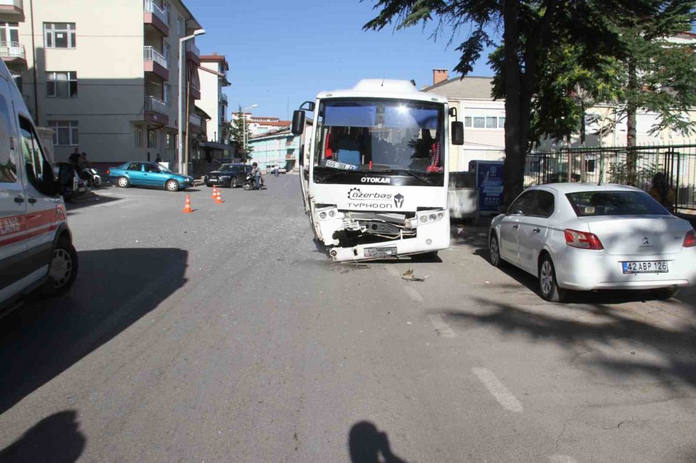 Konya’da işçi servisi ile otomobil çarpıştı! Yaralılar var