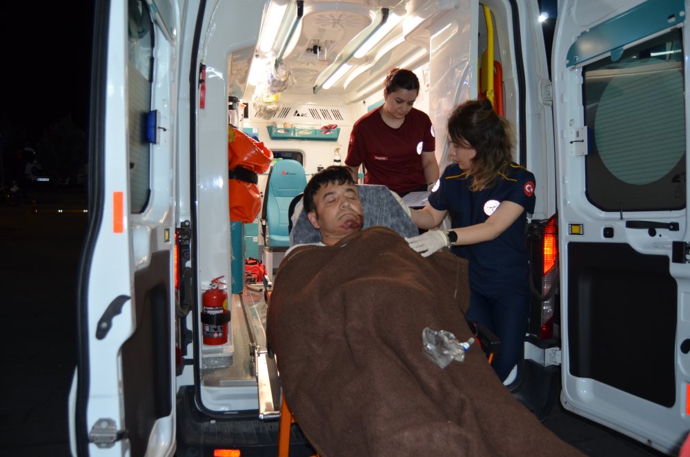 Tartıştığı komşusunu göğsünden bıçakladı