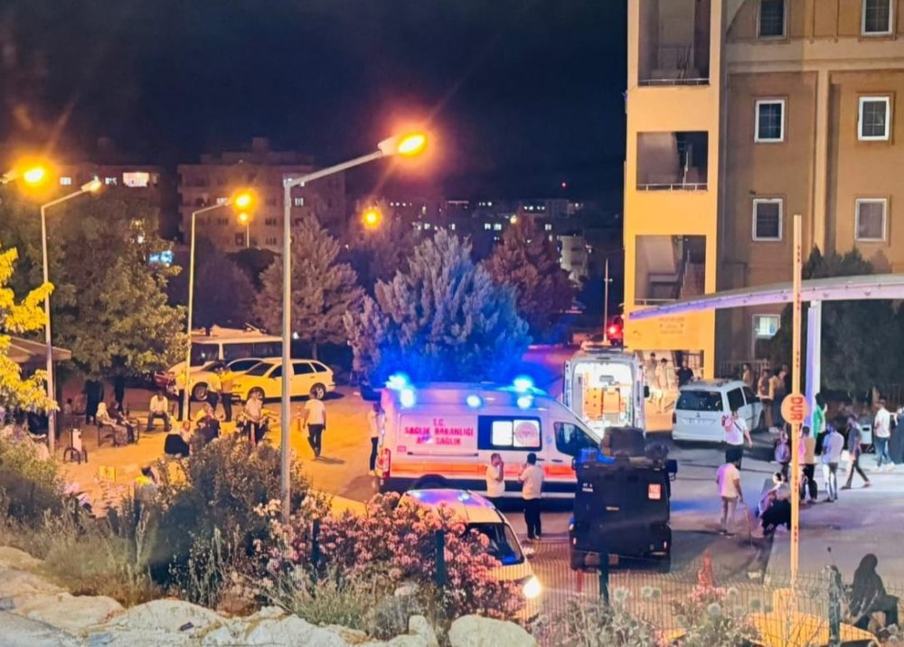 İki aile arasında taşlı, sopalı, silahlı kavgada kan aktı: 10 yaralı