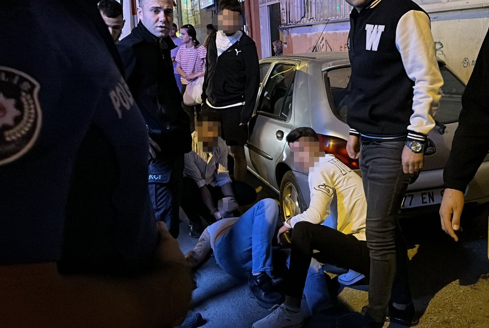 Motosikletlilerin silahlı kavgası kamerada