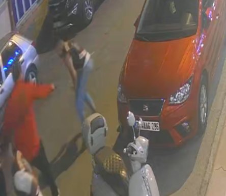 Motosikletlilerin silahlı kavgası kamerada