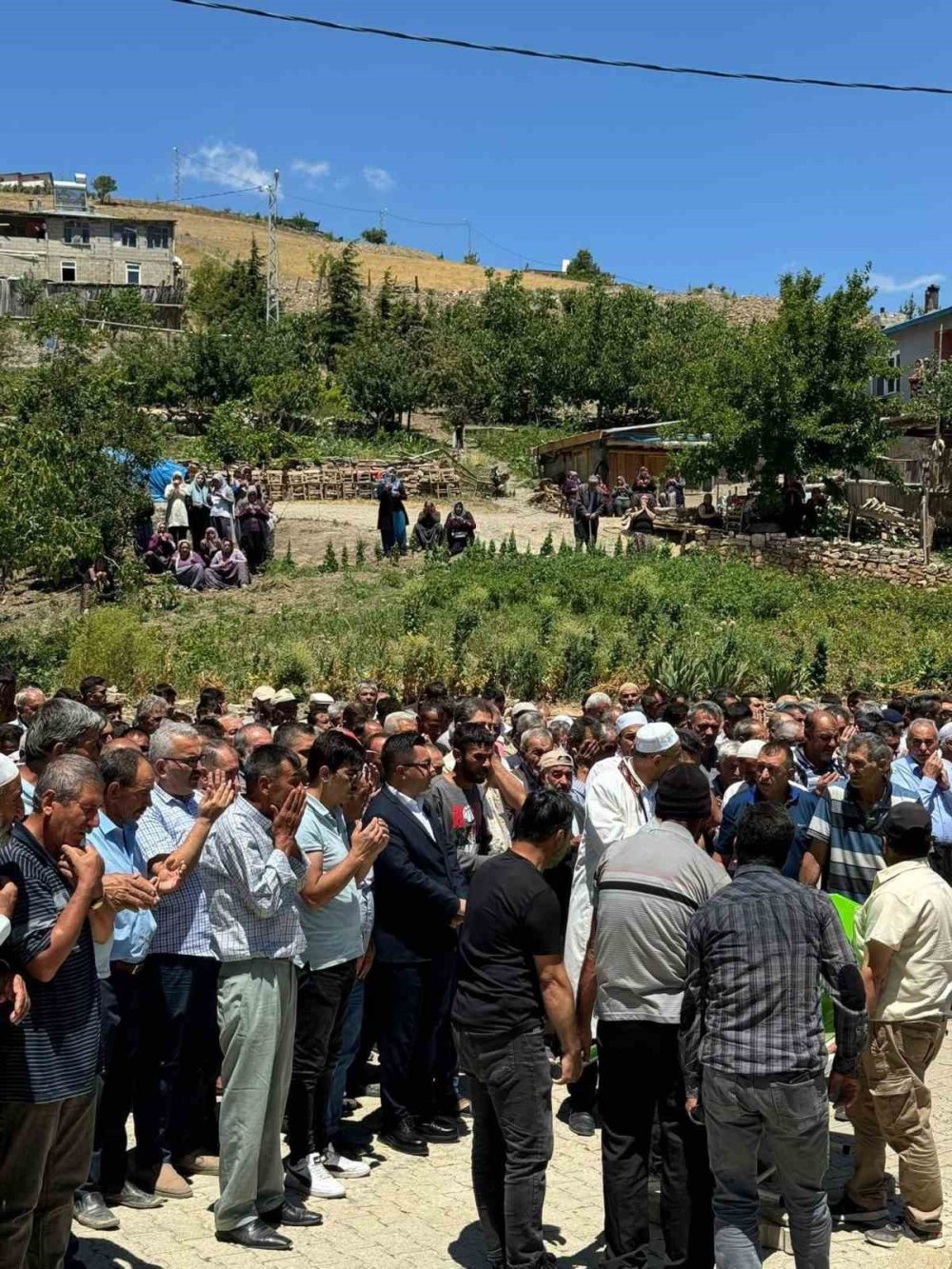 Adana'daki muhtar hayatını kaybetti, mahalle yasa boğuldu