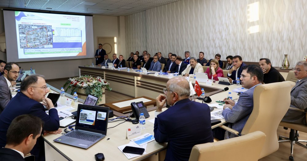 Bakan Kurum'dan ilk ziyaret: Asrın felaketinin açtığı tüm yaraları saracağız