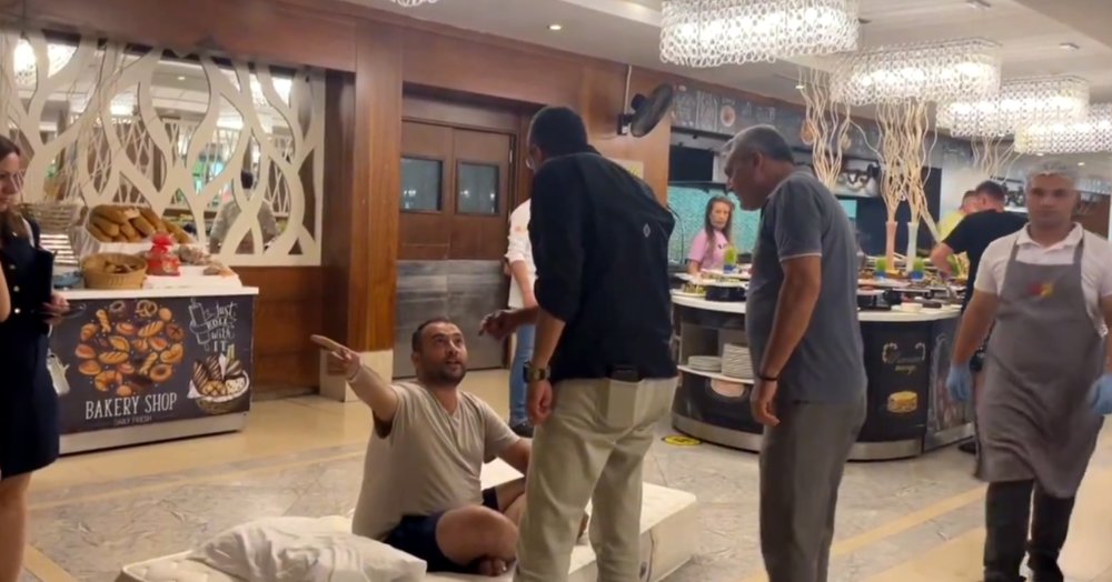 Yatağını otel yemekhanesine taşıdı