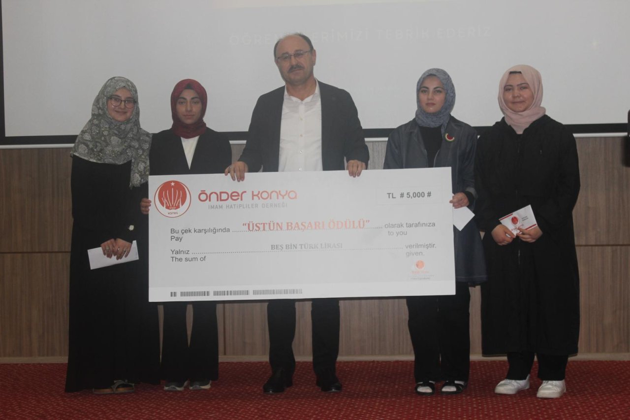 konyada-basarili-imam-hatip-ogrencilerine-odul-001.jpeg