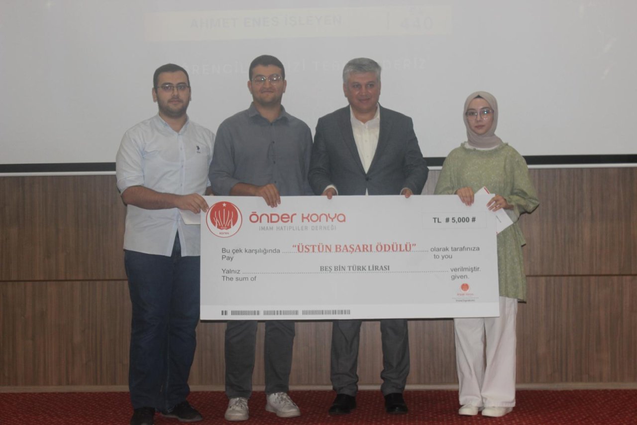 konyada-basarili-imam-hatip-ogrencilerine-odul-002.jpeg