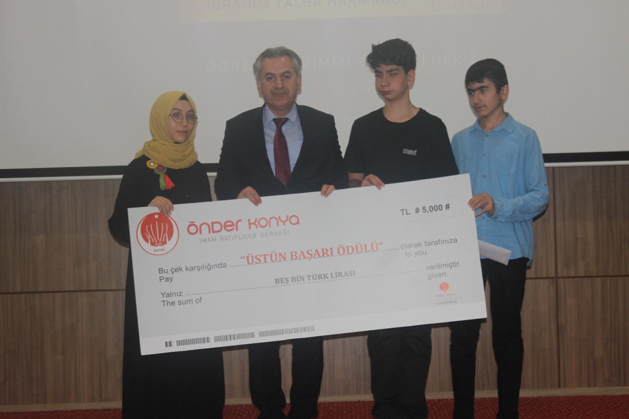 konyada-basarili-imam-hatip-ogrencilerine-odul.jpeg