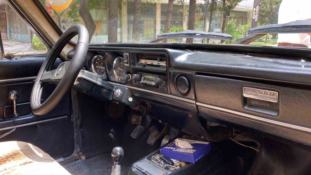 Kara kara düşünüyor... Konya'da baba yadigarı 48 yıllık Anadol ile vedalaşma zamanı