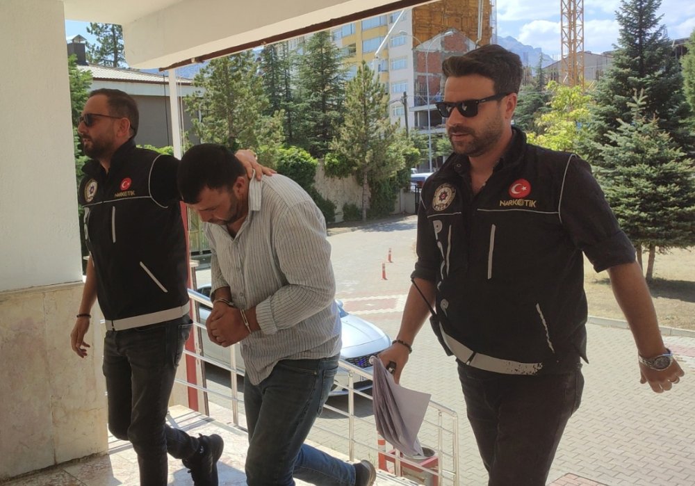 Konya'da durdurulan minibüsten çıkanlar şok etti