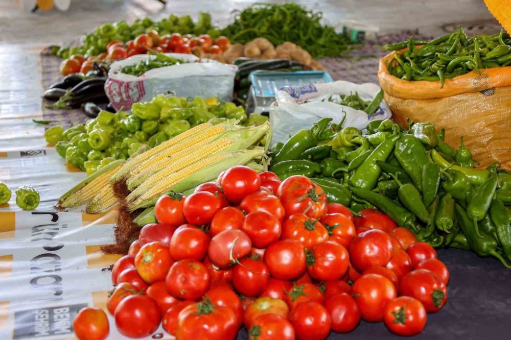 Konya'da hem çiftçi hem vatandaş kazanıyor! Her hafta kuruluyor