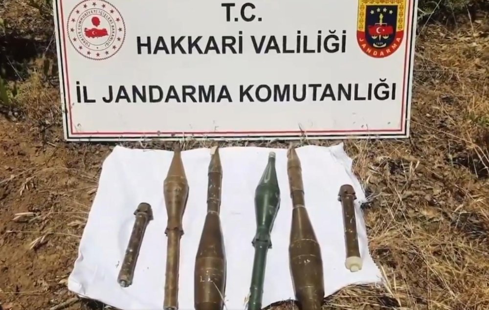 Terör örgütüne 12 ilde operasyon! İnleri başlarına yıkıldı