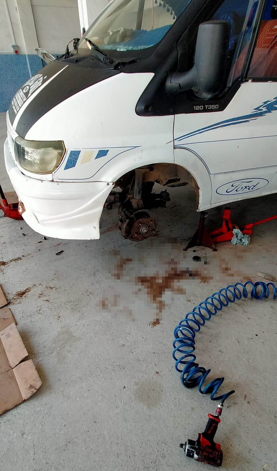 Yer Konya... Tamir ettiği araç üzerine düştü