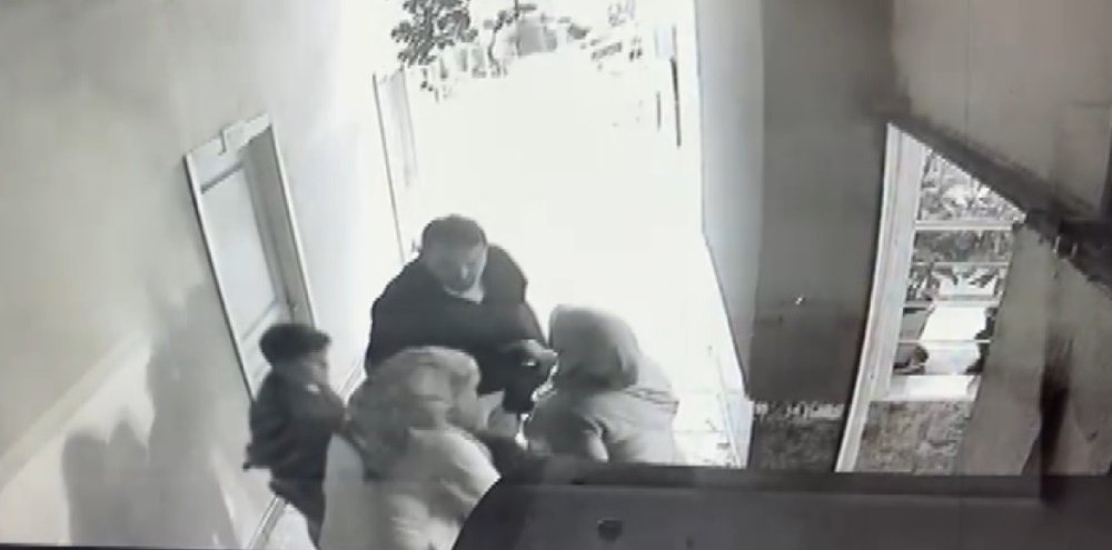 Konya'da bir baba öfkelendiği çocuğu havaya kaldırıp yere attı