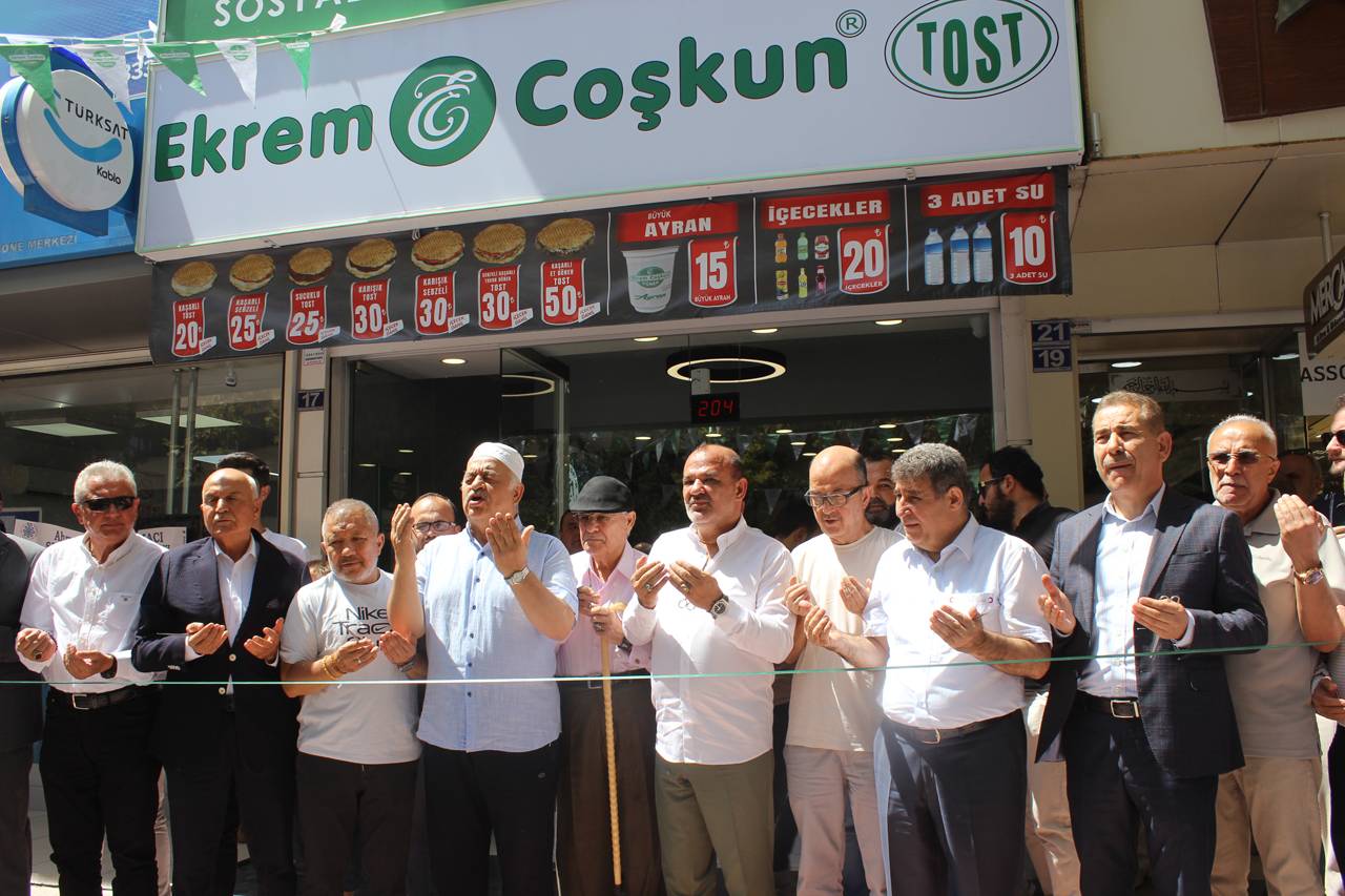 ekrem-coskun-tost.jpg