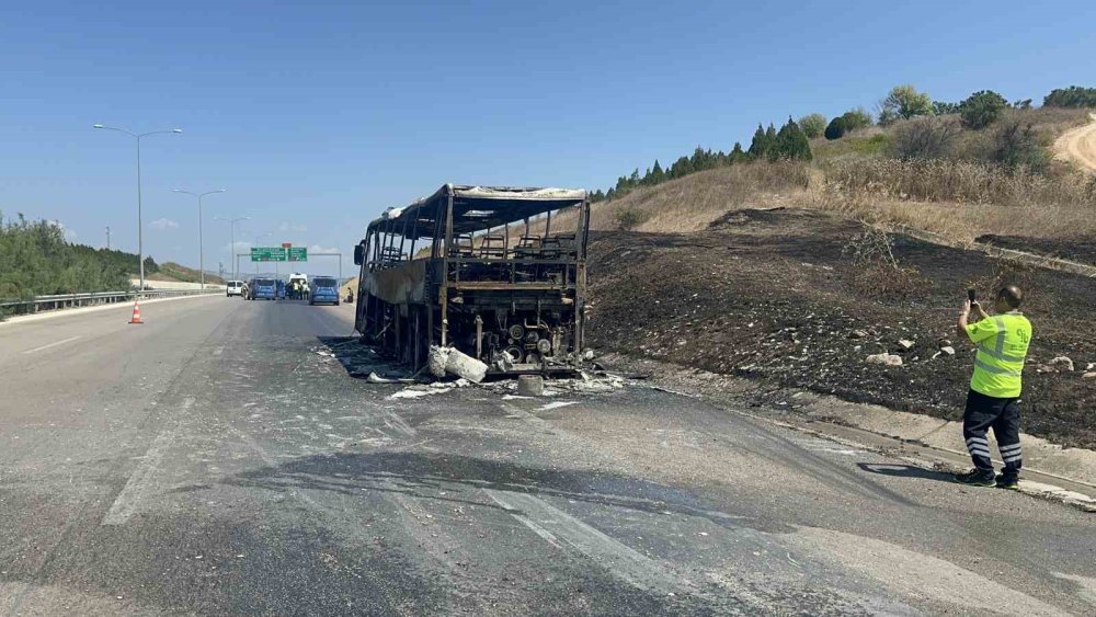 Otoyolda can pazarı yaşandı, 41 yolcu tahliye edildi