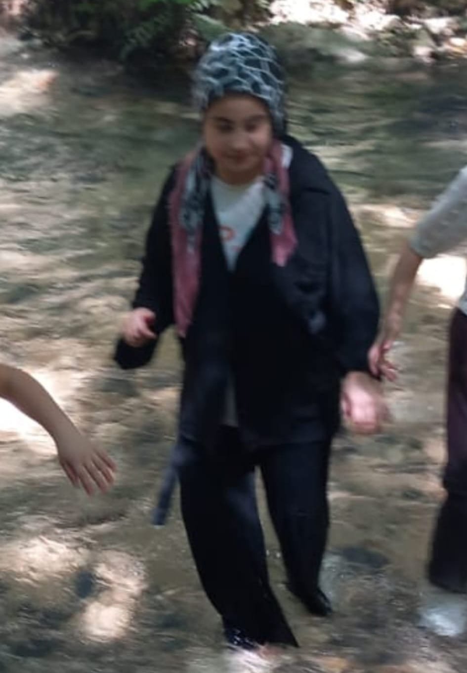 Kazada ölen 2 kız kardeş, yan yana toprağa verildi