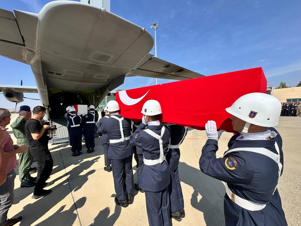 Kazada şehit olan 4 asker, törenle memleketlerine uğurlandı