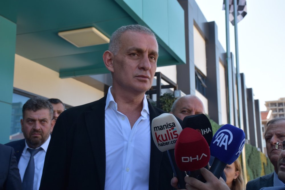 TFF Başkanı Hacıosmanoğlu tesislere girmek için hendekten atladı