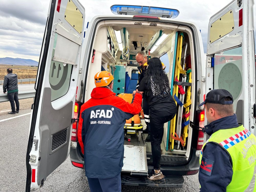 Kanala uçtular; anne-baba öldü, kızları yüzerek kurtuldu