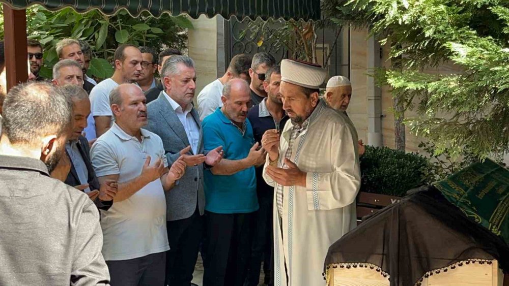 Dilan ve Engin Polat çifti fenomen Kübra Aykut’u son yolculuğuna uğurladı