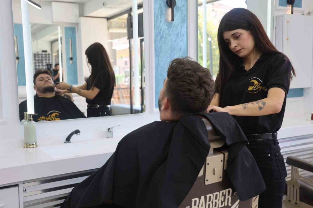 Konyalılar önce şaşırıyorlar sonra tekrar ona geliyorlar!