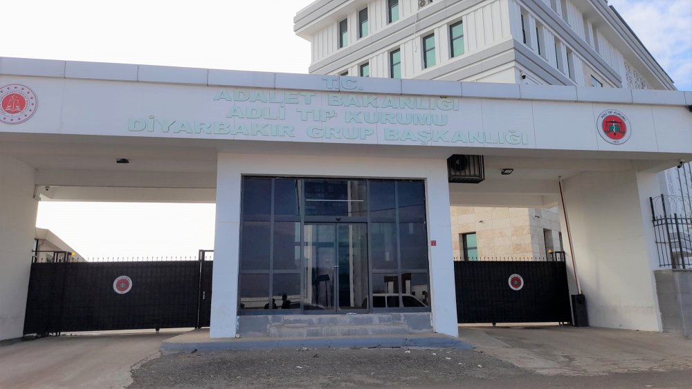 Diyarbakır'da ortalık savaş alanına döndü! Çatışmada öldü