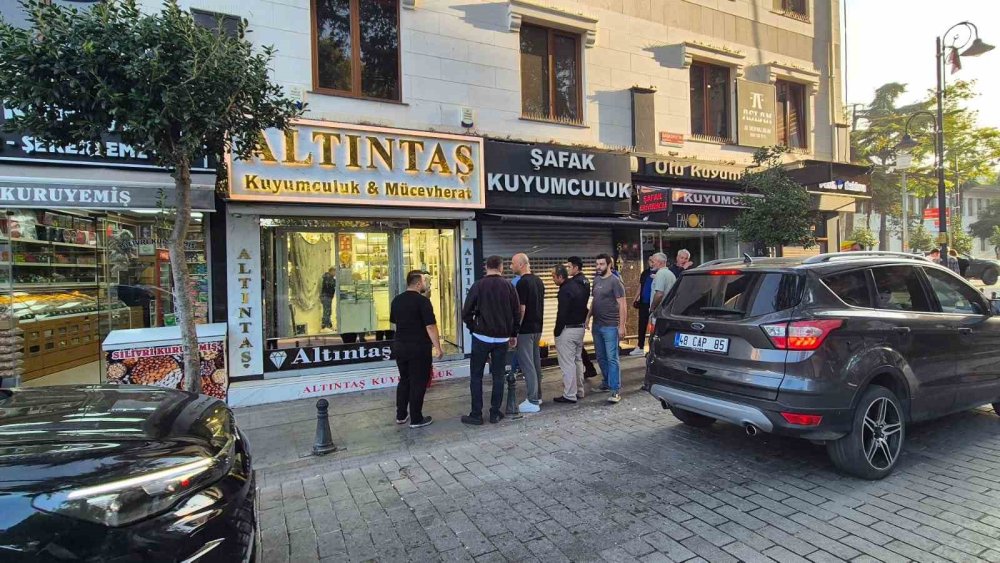 Kuyumcu soygunu, 2 kilo altın çalındı