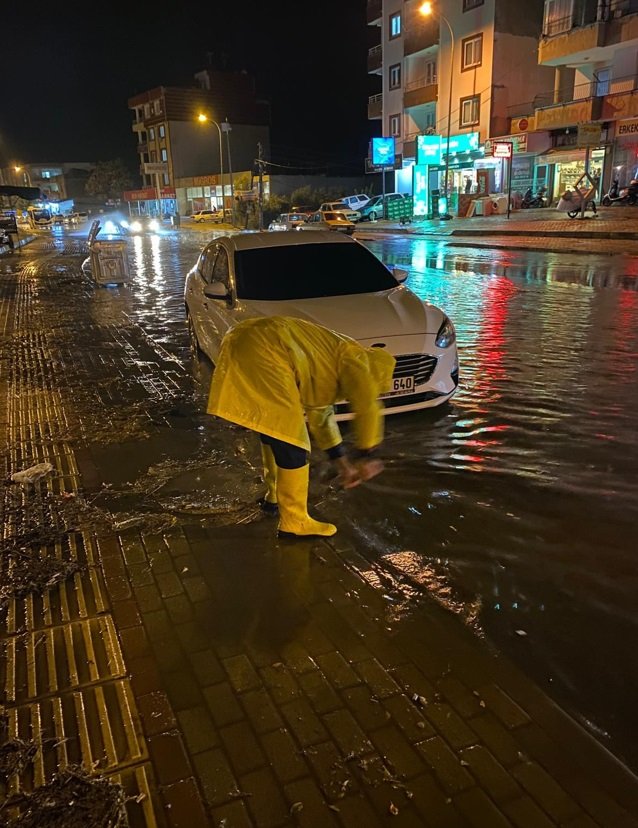 Osmaniye'de dolu ve sağanak yağış, günlük yaşamı olumsuz etkiledi