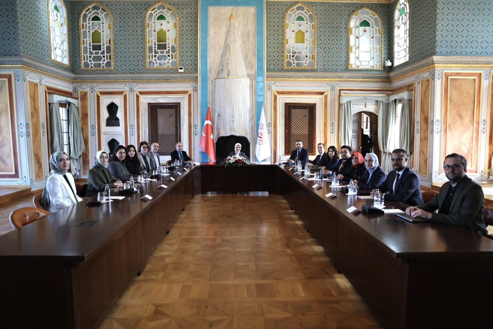 Sosyal paylaşım sitelerine bakandan uyarı!