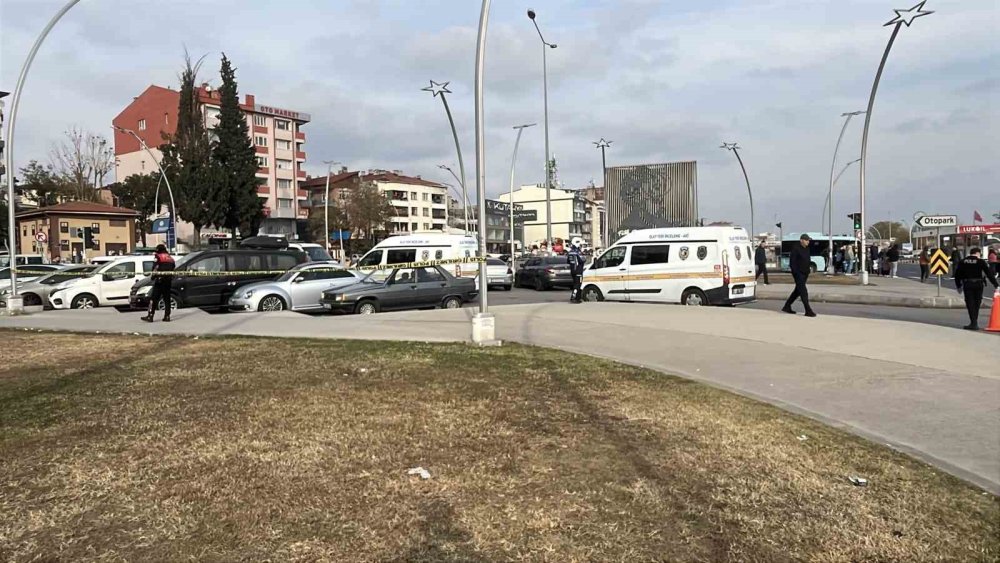 Kötü koku gelince... Park halindeki minibüste ölü bulundu