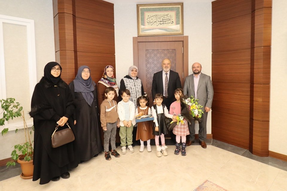 minik-ogrencilerden-muftuluge-ziyaret-1.jpg