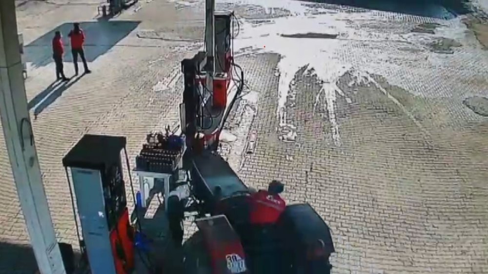 Korku dolu anlar! Ayağı gaza basılı kalınca...