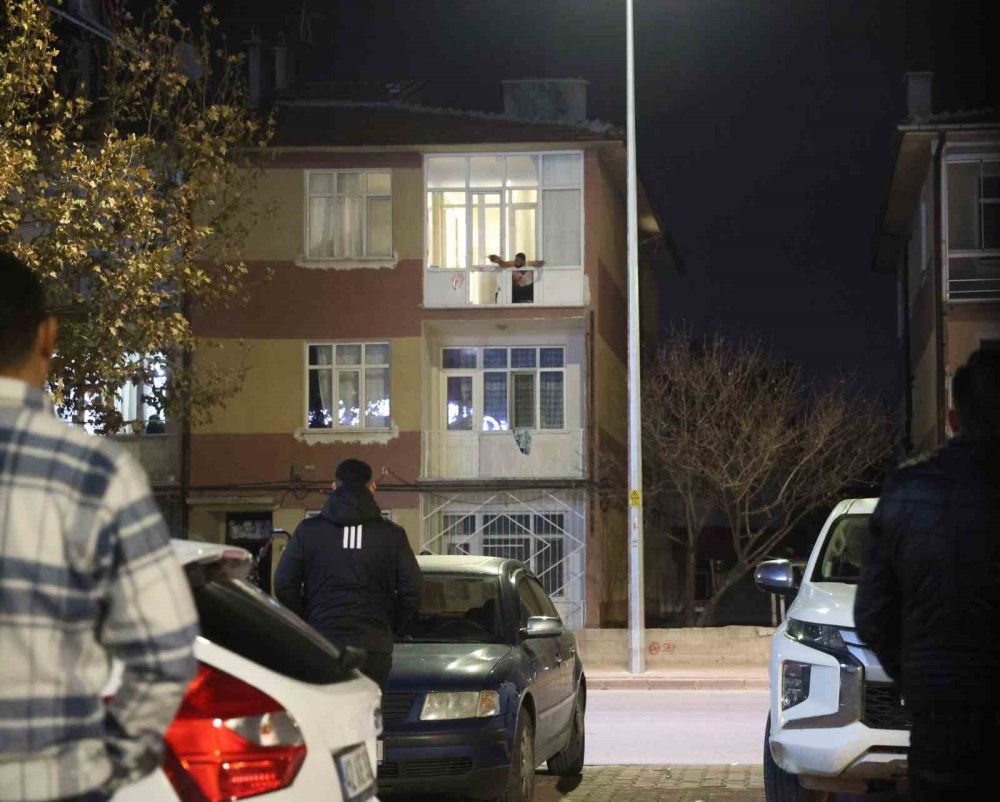 Konya merkezde bunalıma giren şahıs polise zorluk çıkardı