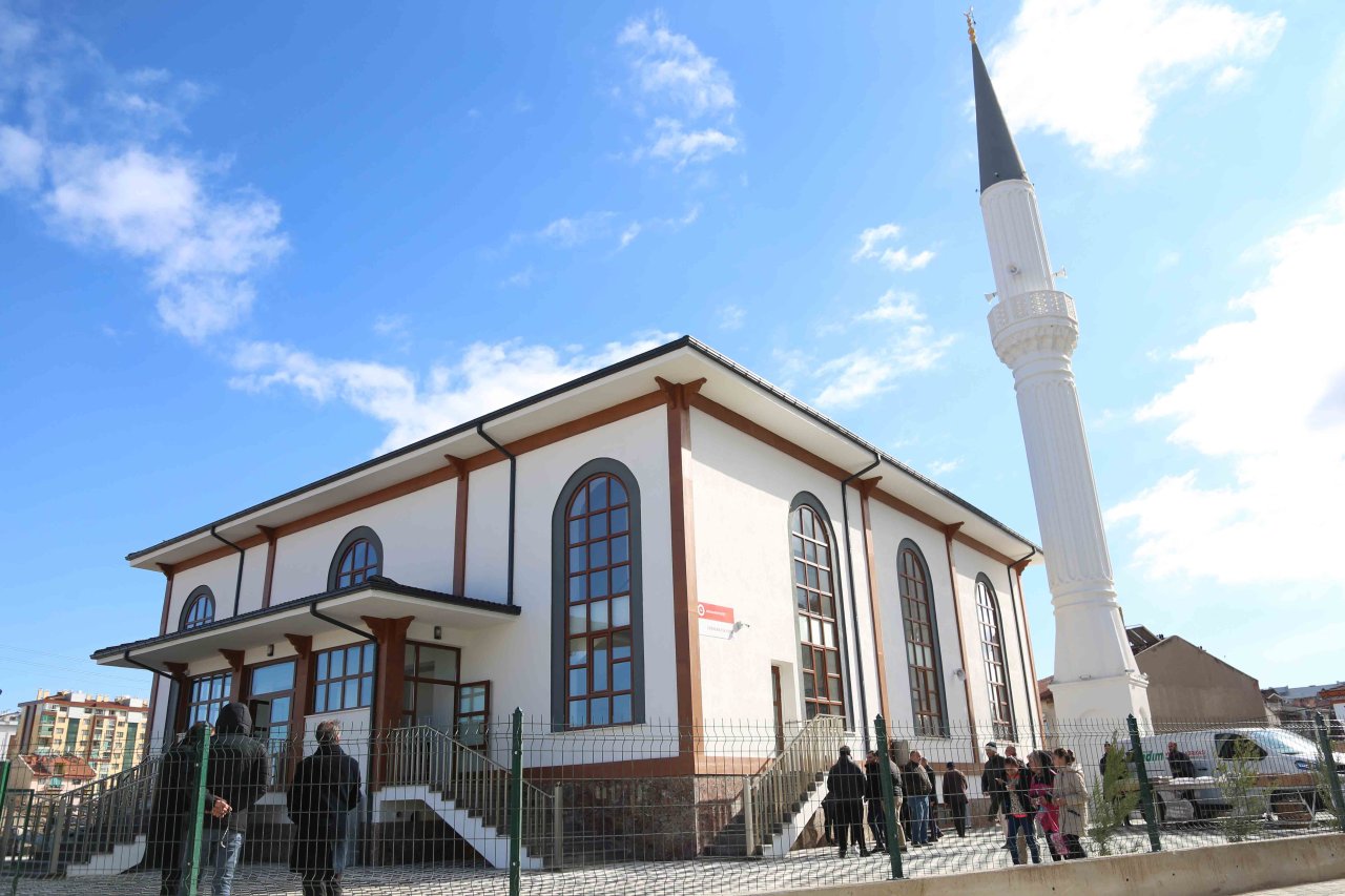 konya-meram-gemalmaz-ak-camii-5.jpg