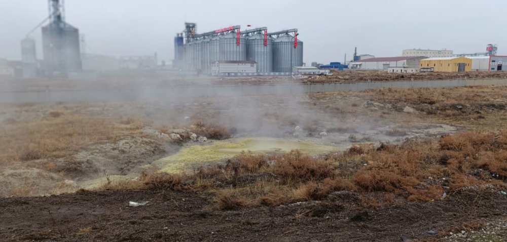 Konya'da asit yüklü tanker devrildi, şoför hayatını kaybetti