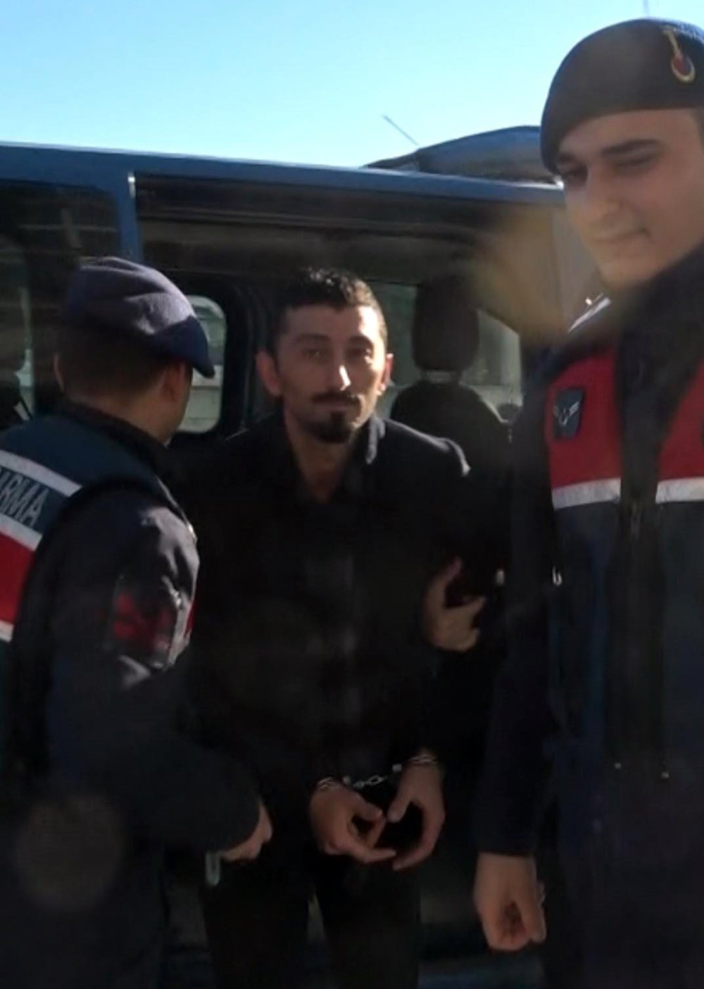 Eski eşine otomobille çarpıp ağır yaraladı, yakalanıp tutuklandı