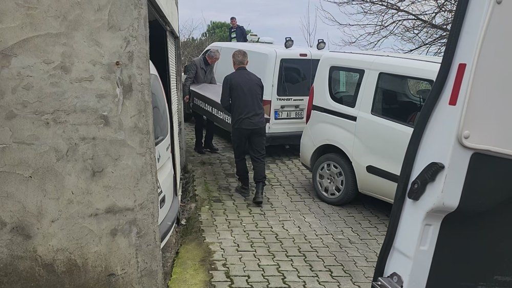 Zonguldak'ta 2 çocuk annesi evinde ölü bulundu