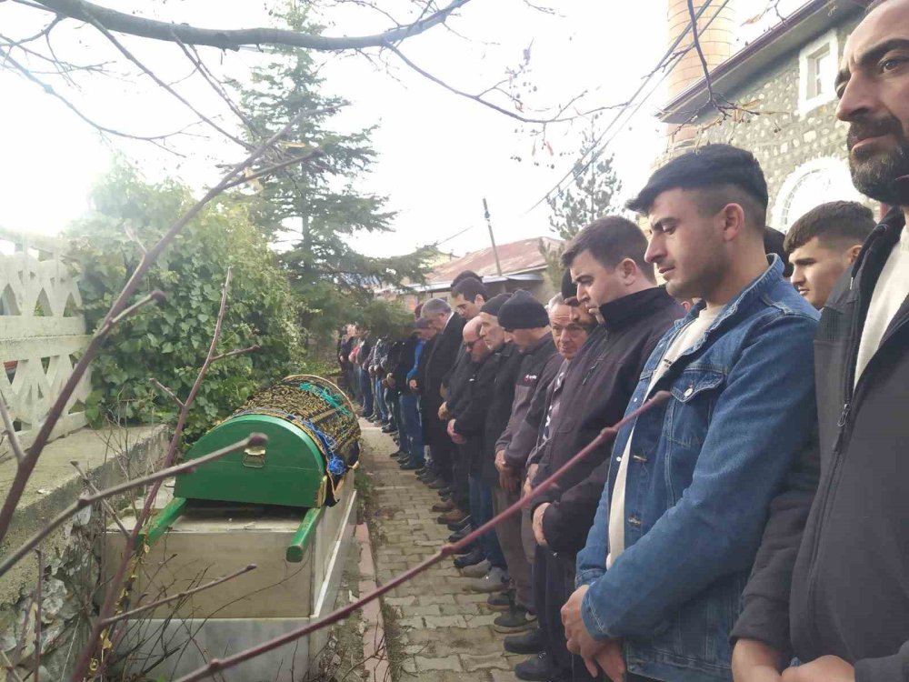 Konya'da yürek yakan son... Gözyaşları arasında defnedildi