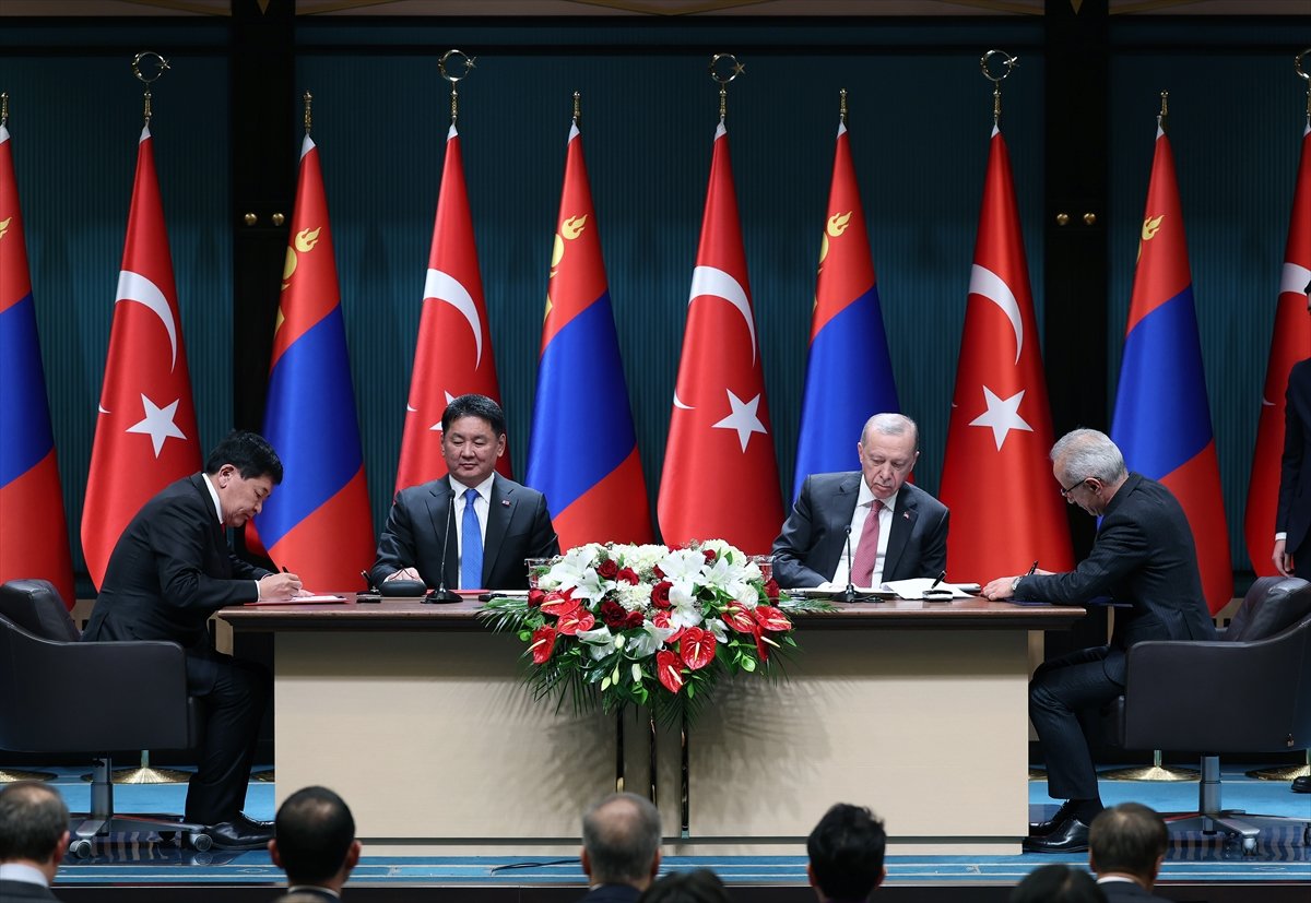 turkiye-ile-mogolistan-arasinda-stratejik-ortaklik-tesisine-iliskin-bildiri-ve-10-anlasma-imzalandi.jpg