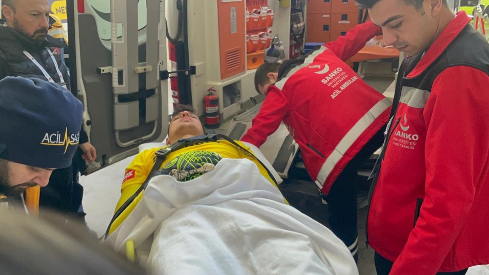 Gaziantep FK kalecisi Mustafa Burak Bozan hastaneye kaldırıldı