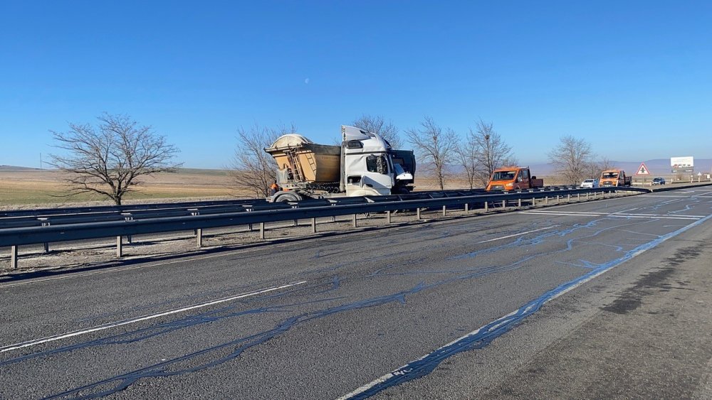 Konya’da tırlar çarpıştı!