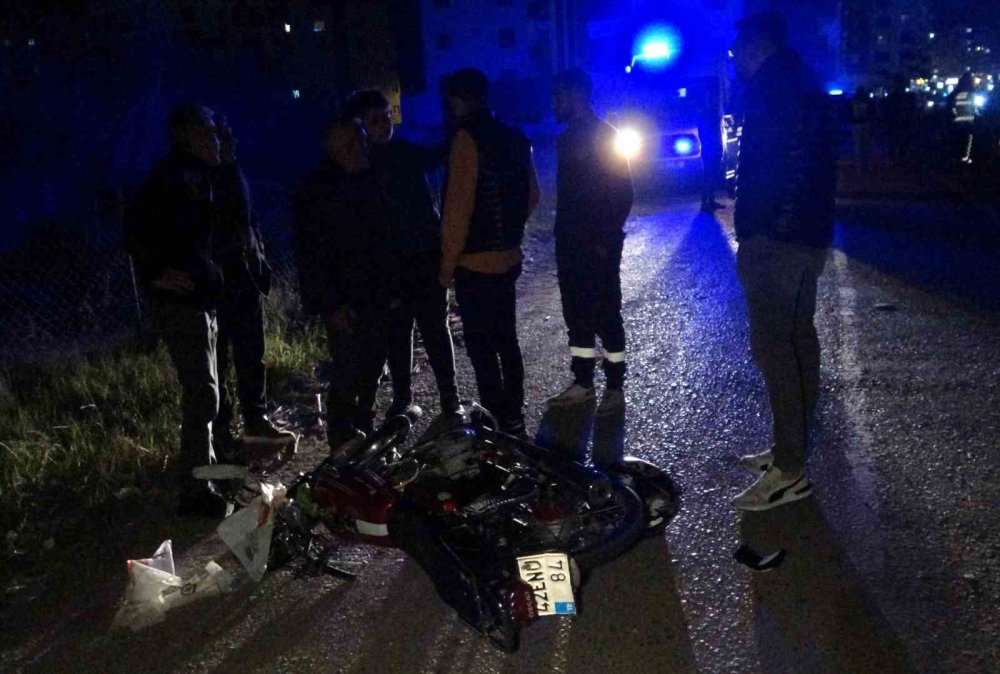 Motosikletli gencin feci ölümü... Cenazenin kaldırılmasını herkes izledi