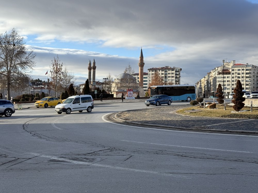 Sivas'ta 3.9 büyüklüğünde deprem