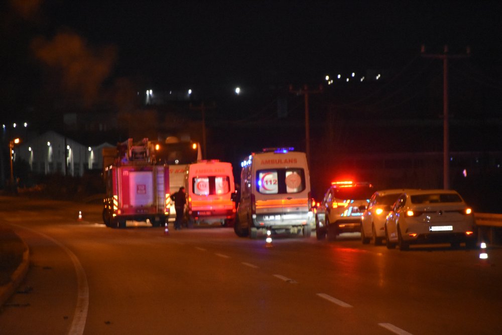 Sivas'ta yolcu otobüsü çöp kamyonuyla çarpıştı: 4 yaralı