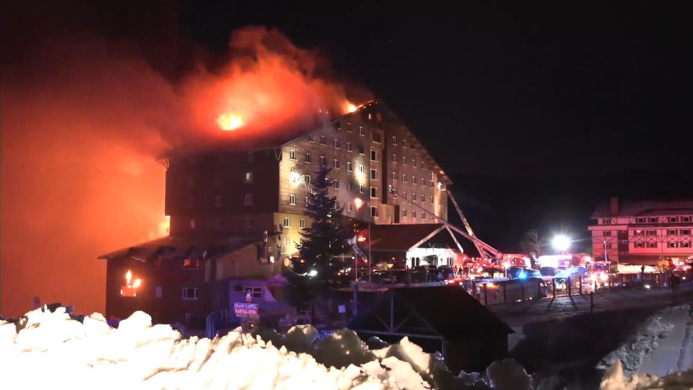 Bolu Kartalya’da otelde yangın: 3 ölü, 21 yaralı